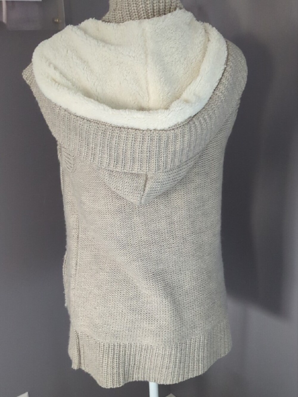 Ci Sono Light Taupe Cable Knit Sleeveless Hooded Cardigan - Picture 4 of 12